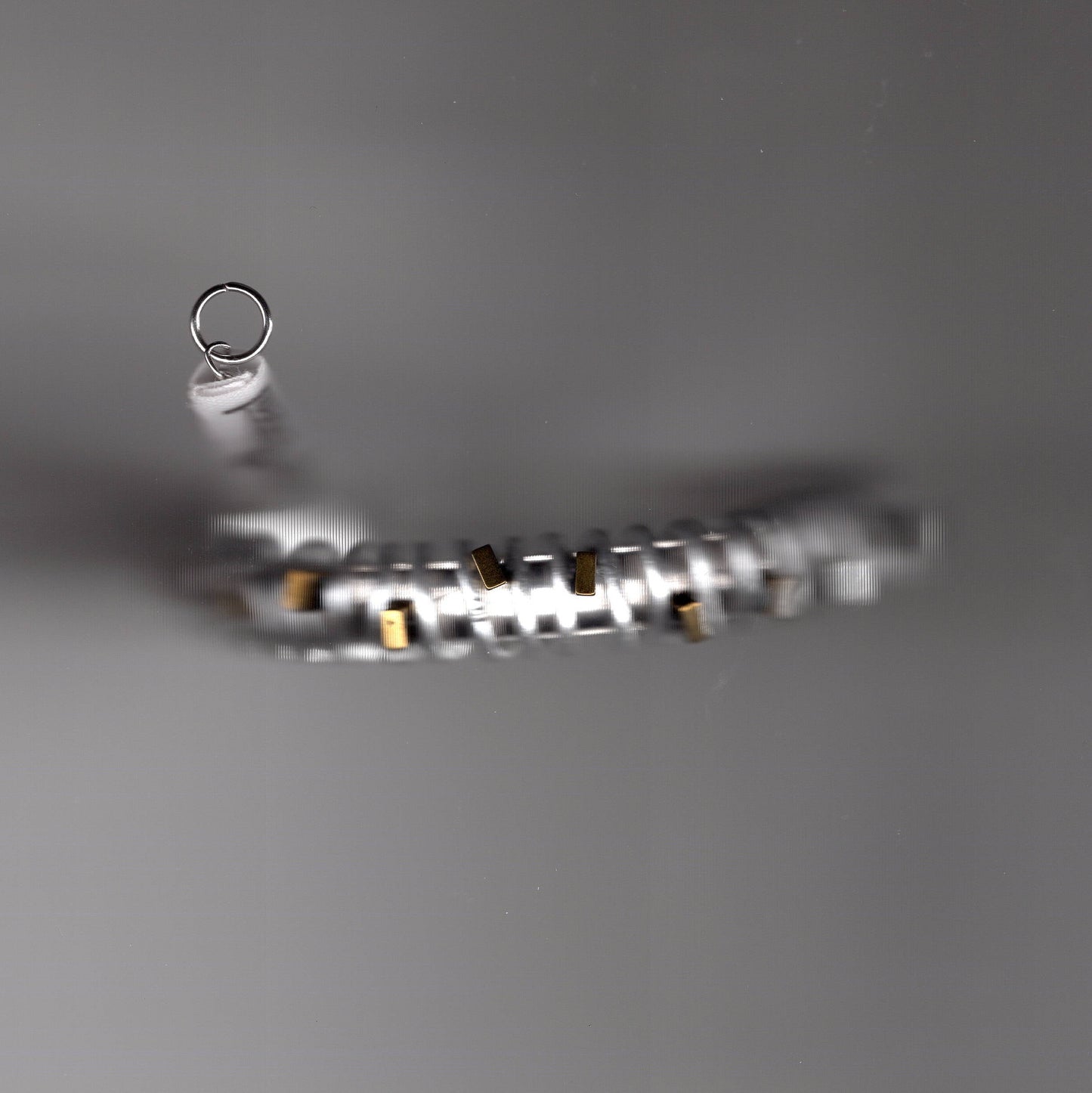 Bracelet upcyclé Inès Pineau en chaîne dorée plaquée or 24K et fermoir acier inoxydable, bijou élégant fait main à Paris.
+1