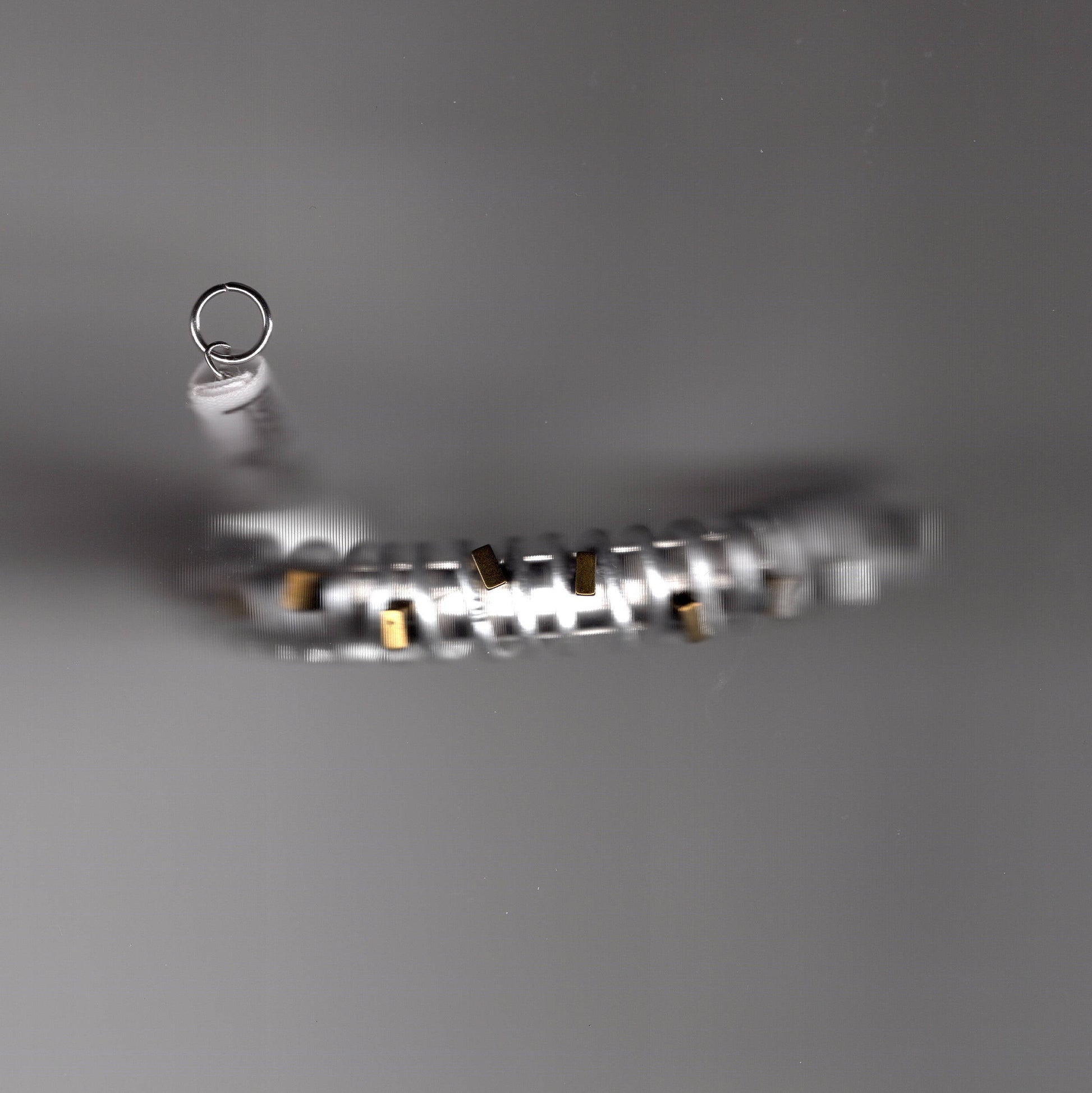Bracelet upcyclé Inès Pineau en chaîne dorée plaquée or 24K et fermoir acier inoxydable, bijou élégant fait main à Paris.
+1